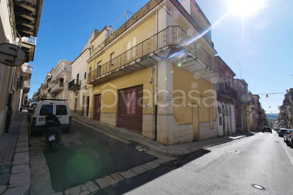 casa indipendente in vendita a Ragusa in zona Ragusa Centro