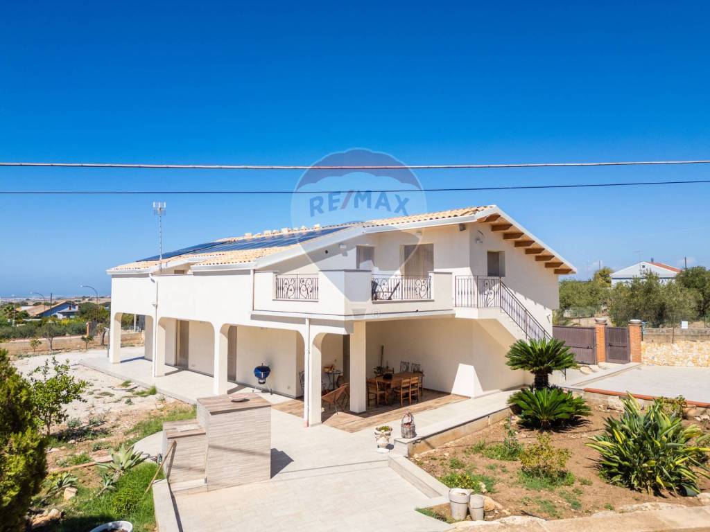 casa indipendente in vendita a Ragusa in zona Marina