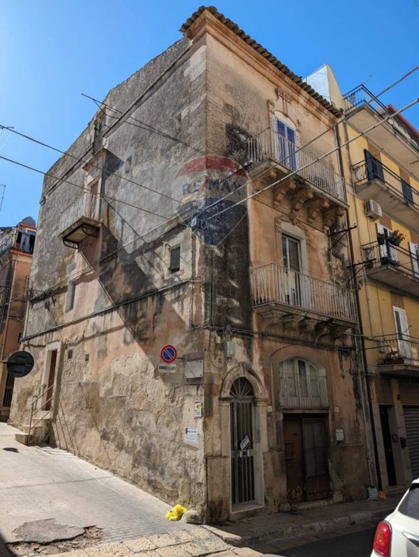 casa indipendente in vendita a Ragusa in zona Ragusa Centro