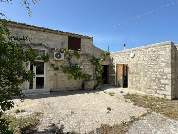 casa indipendente in vendita a Ragusa in zona Ibla
