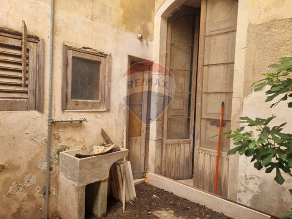casa indipendente in vendita a Ragusa in zona Ragusa Centro