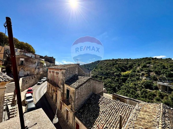 casa indipendente in vendita a Ragusa in zona Ibla