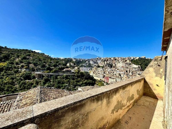 casa indipendente in vendita a Ragusa in zona Ibla