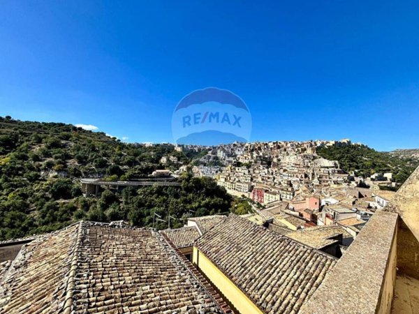 casa indipendente in vendita a Ragusa in zona Ibla