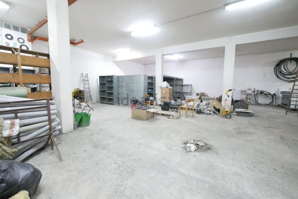 locale commerciale in vendita a Ragusa