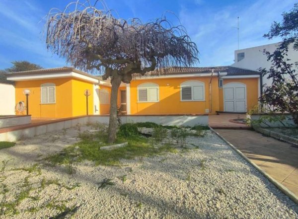 casa indipendente in vendita a Ragusa in zona Marina