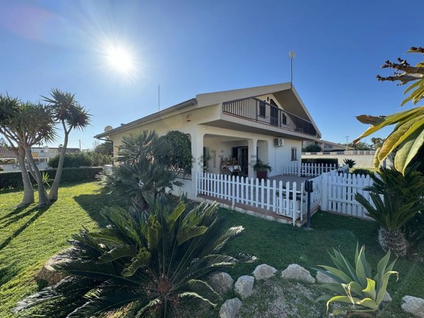 casa indipendente in vendita a Ragusa in zona Marina