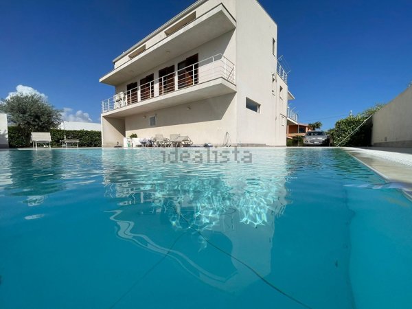 casa indipendente in vendita a Ragusa