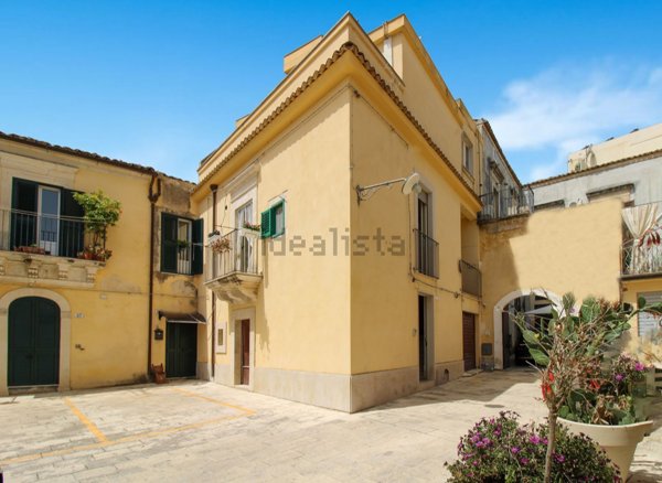 casa indipendente in vendita a Ragusa in zona Ibla