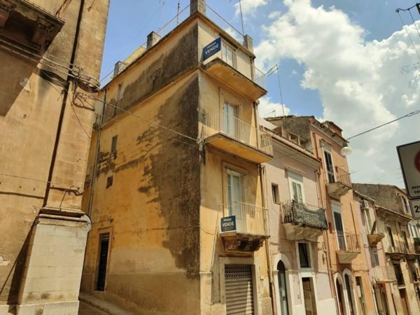 casa indipendente in vendita a Ragusa in zona Ibla