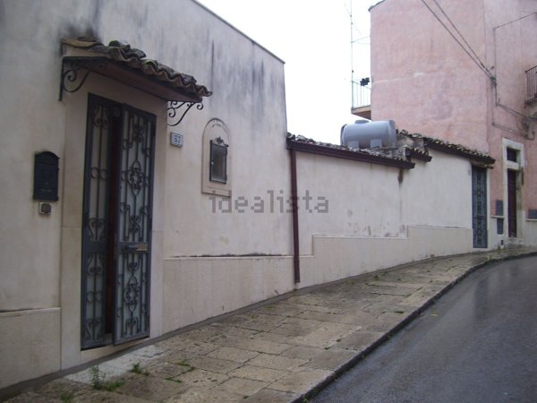 casa indipendente in vendita a Ragusa in zona Ibla