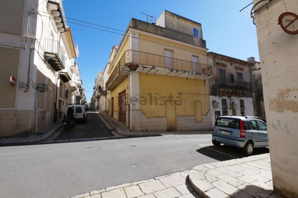 casa indipendente in vendita a Ragusa