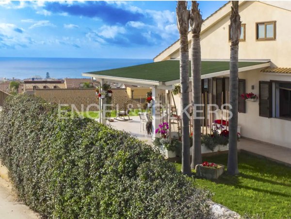 casa indipendente in vendita a Ragusa in zona Marina