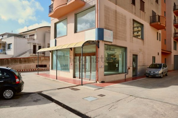 locale commerciale in vendita a Ragusa