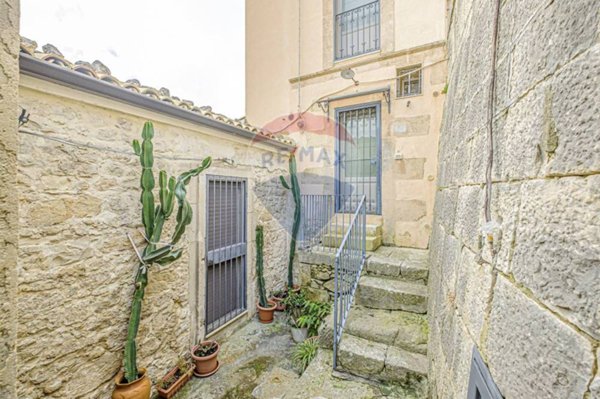 casa indipendente in vendita a Ragusa in zona Ragusa Centro