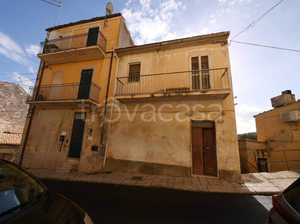 casa indipendente in vendita a Ragusa in zona Ibla