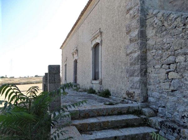 casa indipendente in vendita a Ragusa in zona Marina