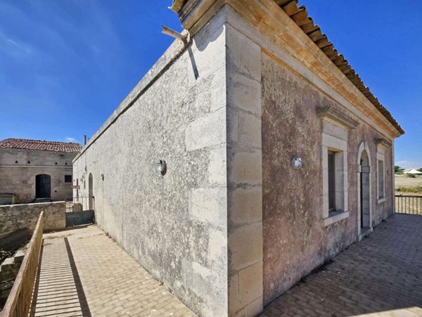 casa indipendente in vendita a Ragusa in zona Marina