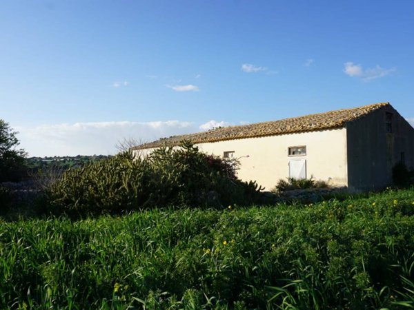 casa indipendente in vendita a Ragusa in zona Marina