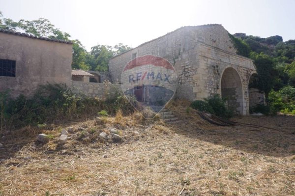 casa indipendente in vendita a Ragusa