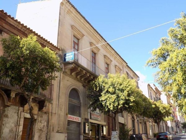 casa indipendente in vendita a Ragusa in zona Ragusa Centro