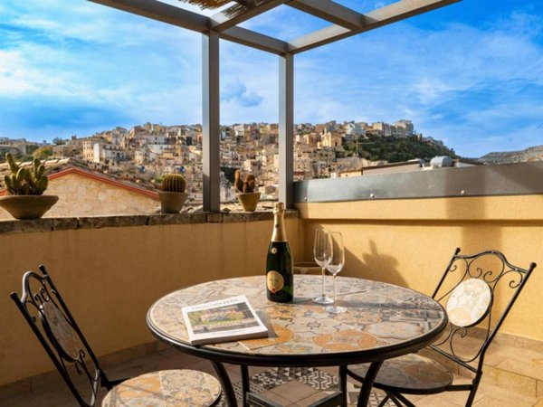 casa indipendente in vendita a Ragusa in zona Ibla