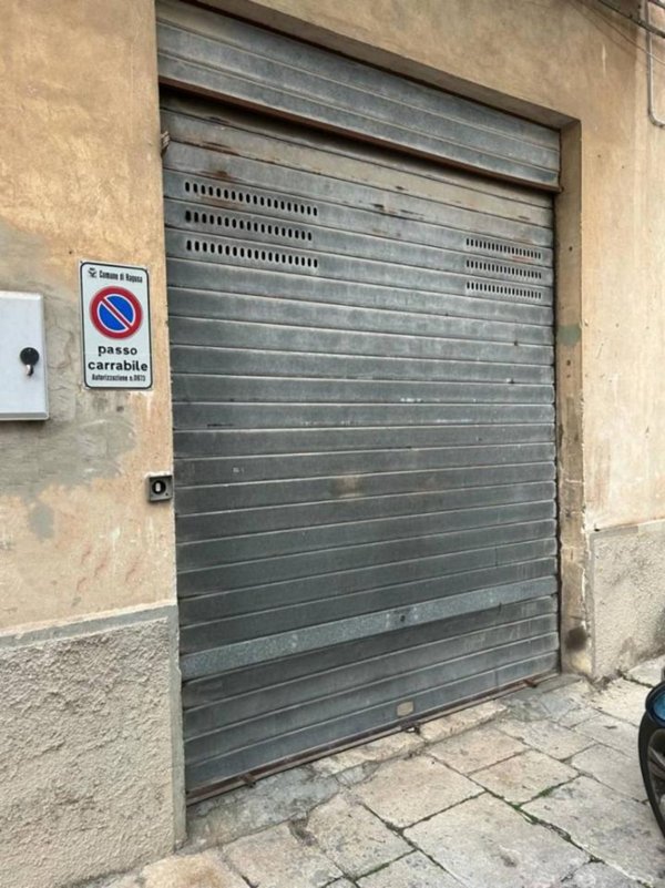 locale di sgombero in vendita a Ragusa in zona Ibla