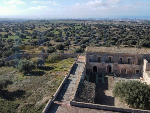 casa indipendente in vendita a Ragusa in zona San Giacomo / Bellocozzo