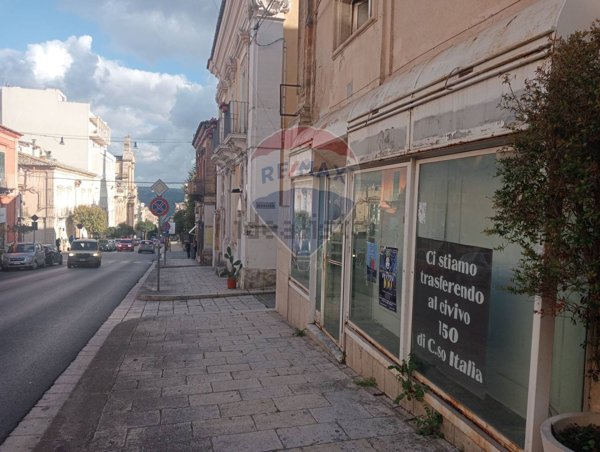 locale commerciale in vendita a Ragusa in zona Ragusa Centro