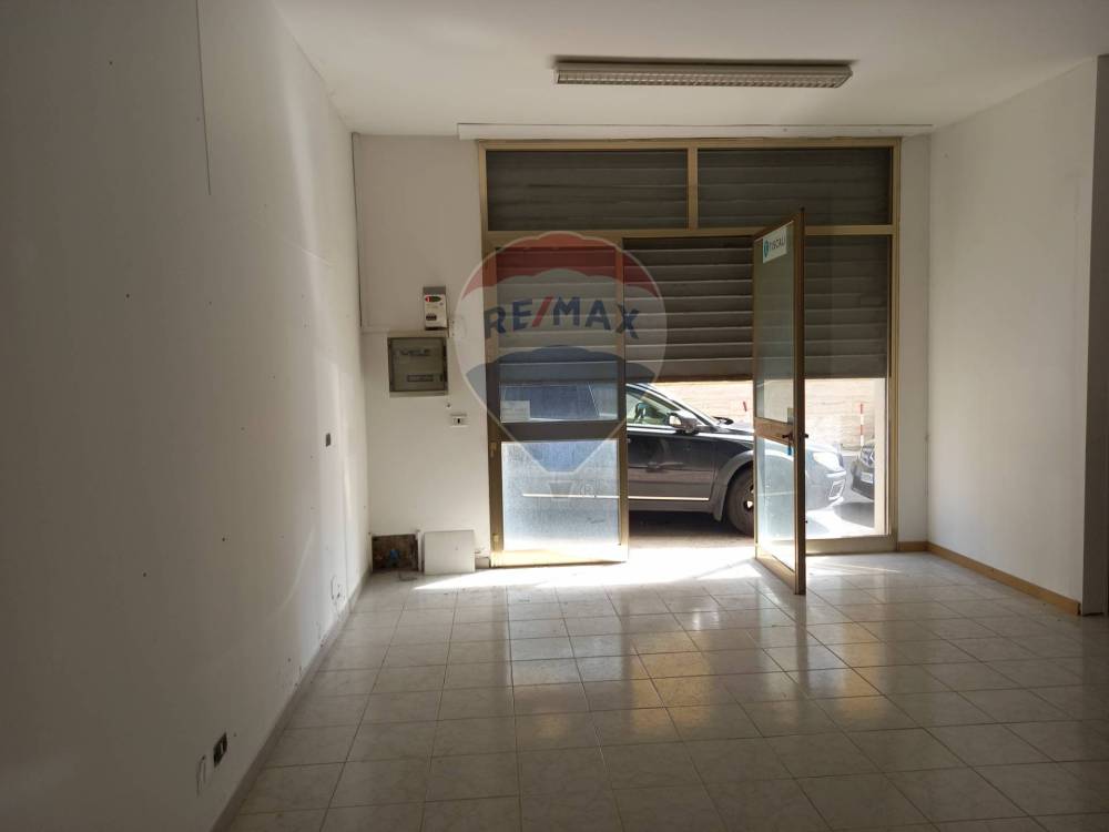 locale commerciale in vendita a Ragusa