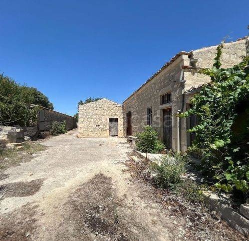 casa indipendente in vendita a Ragusa in zona San Giacomo / Bellocozzo