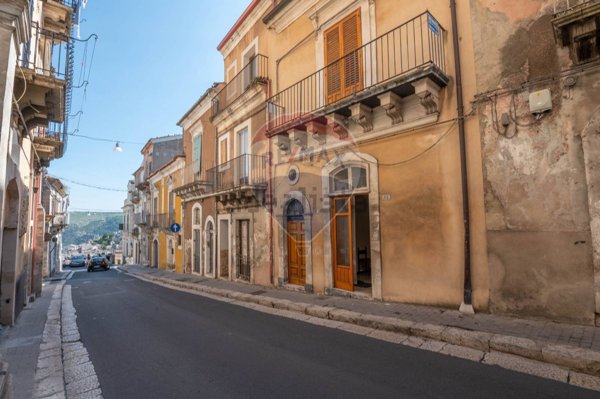 casa indipendente in vendita a Ragusa in zona Ibla