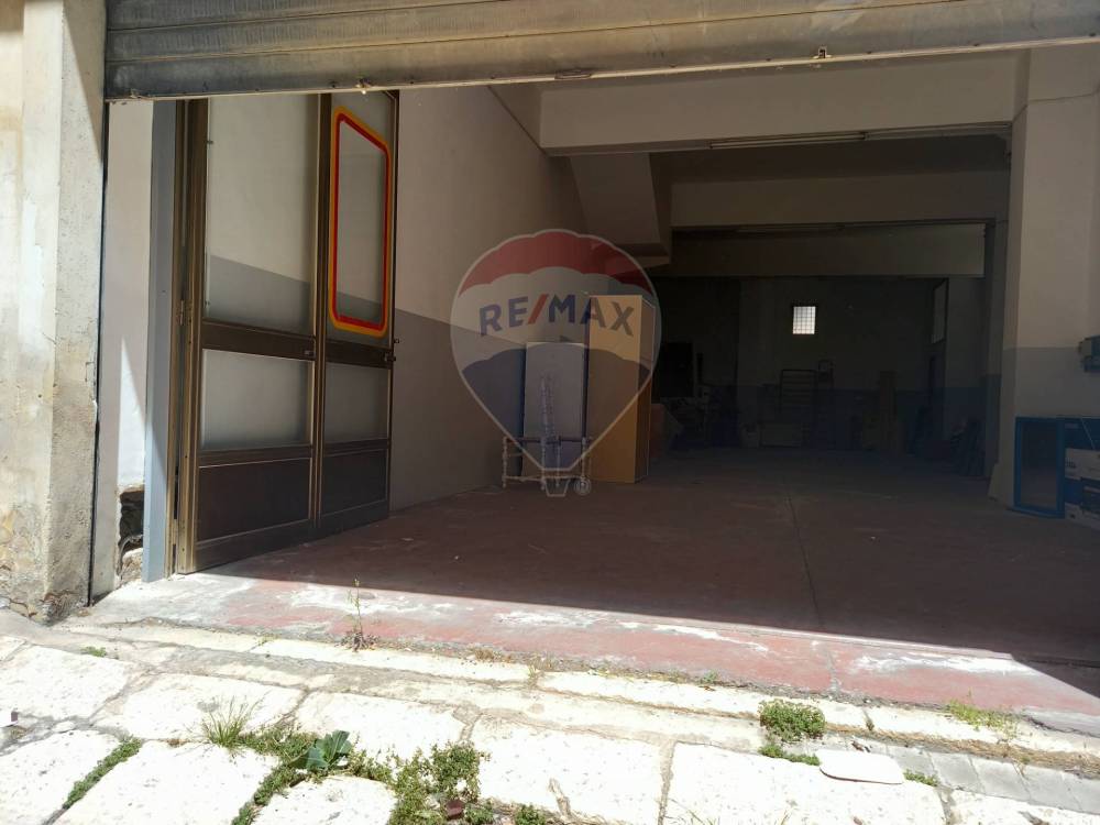 locale di sgombero in vendita a Ragusa in zona Ragusa Centro