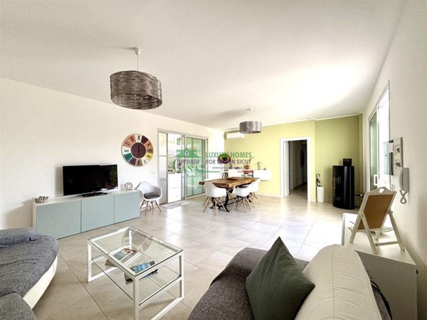 casa indipendente in vendita a Ragusa in zona Marina