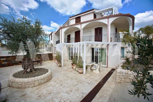 casa indipendente in vendita a Ragusa in zona Marina