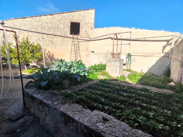 casa indipendente in vendita a Ragusa