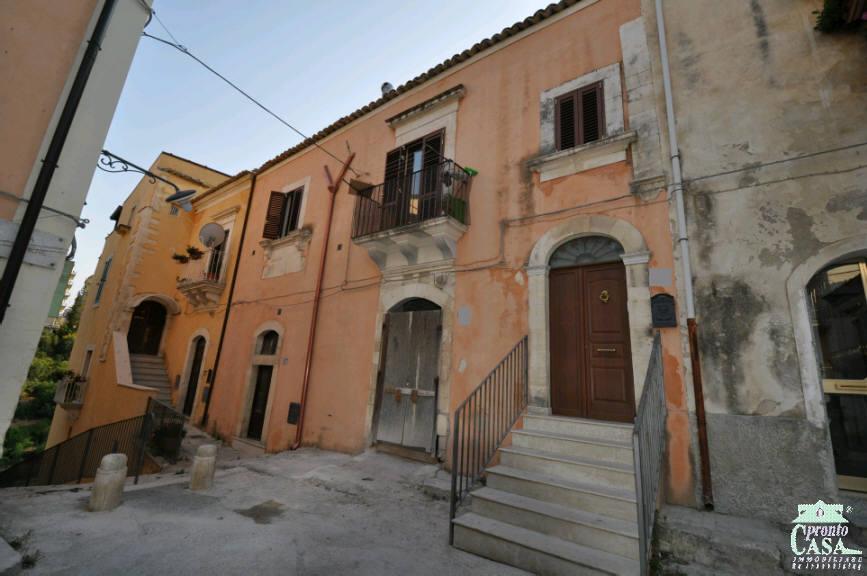 casa indipendente in vendita a Ragusa