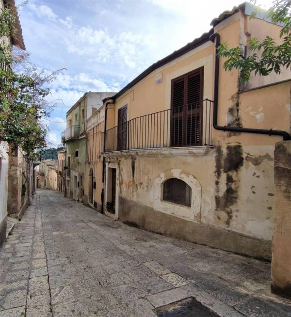 casa indipendente in vendita a Ragusa in zona Ibla