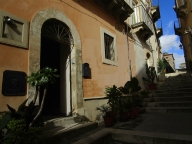 casa indipendente in vendita a Ragusa in zona Ibla