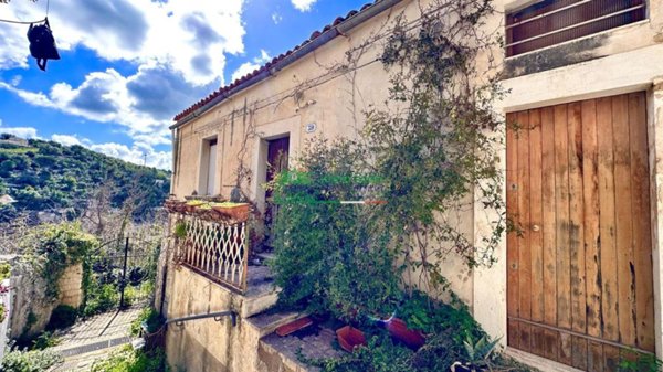 casa indipendente in vendita a Ragusa in zona Ibla