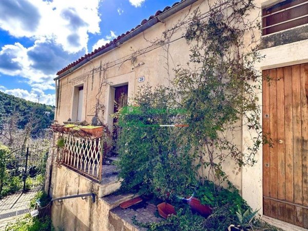 casa indipendente in vendita a Ragusa in zona Ibla