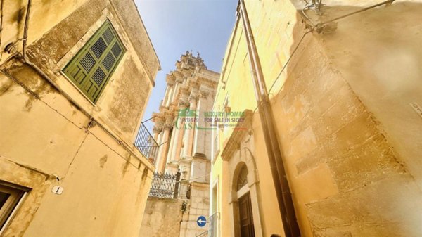 casa indipendente in vendita a Ragusa in zona Ibla