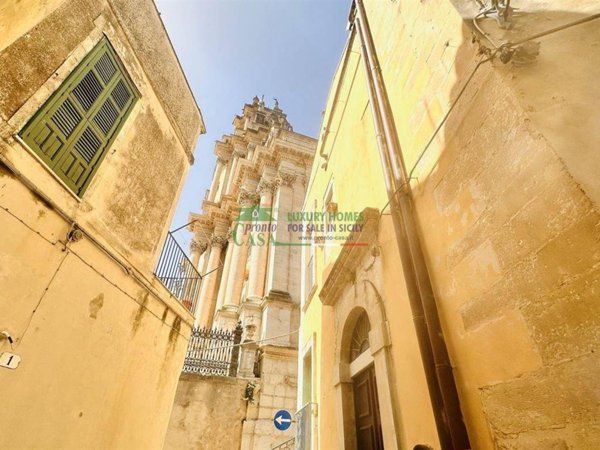 casa indipendente in vendita a Ragusa in zona Ibla