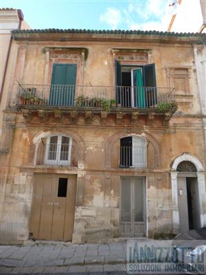 intera palazzina in vendita a Ragusa