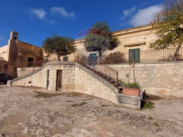 appartamento in vendita a Ragusa in zona Marina