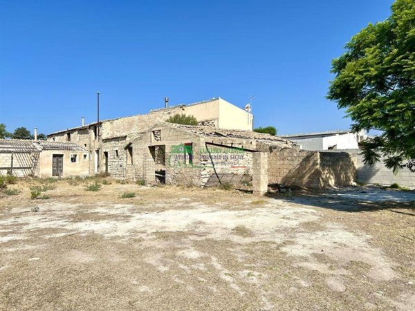casa indipendente in vendita a Ragusa in zona Marina