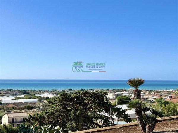 casa indipendente in vendita a Ragusa in zona Marina