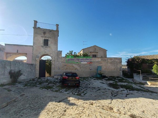 casa indipendente in vendita a Ragusa
