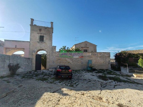 casa indipendente in vendita a Ragusa