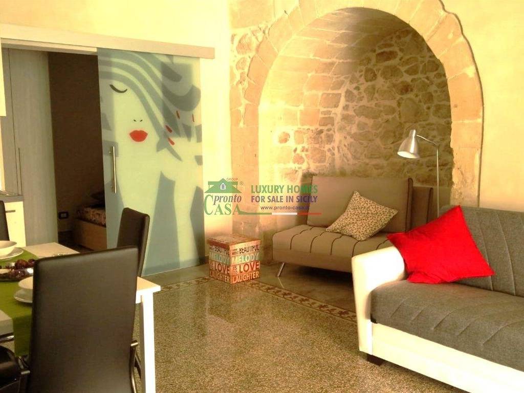 casa indipendente in vendita a Ragusa in zona Ibla